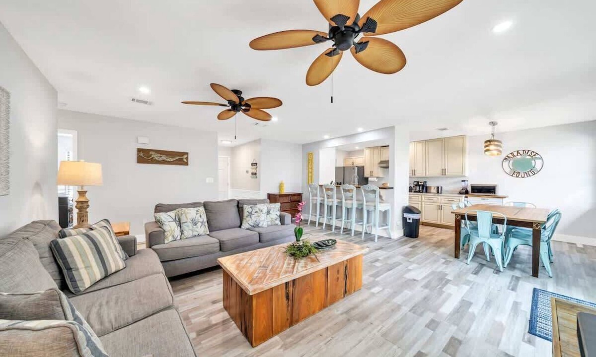 El Centro Beach House | Family PCB Home 7Min Walk To Beach W Game Room For 12
