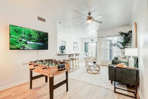 Braeswood Place Apartment | Family Retreat 2BD/2BA | Pool |TMC & NRG| Sleeps 8