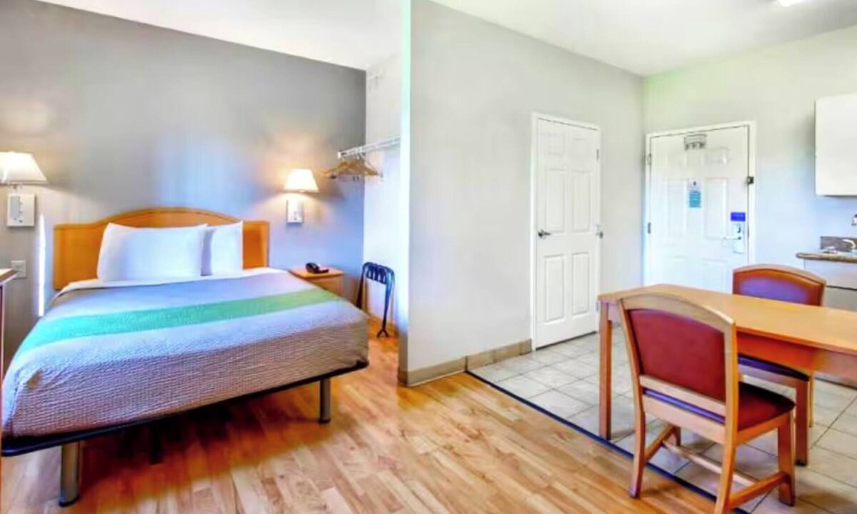 Sulphur Apartment | Family Suite | 2 Full Beds & Kitchenette | Smoke Free