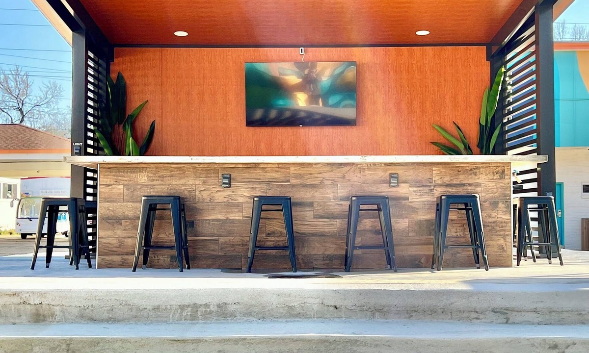Starkville Hotel | Far Out Motel