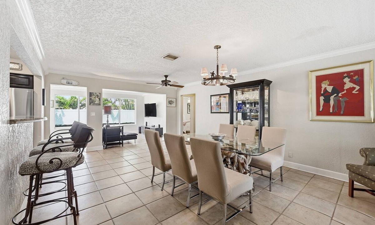 Santa Barbara Estates House | FIFA-Miami World Cup Qtr Finals walk to the beach! - Cozy paradise by the sea