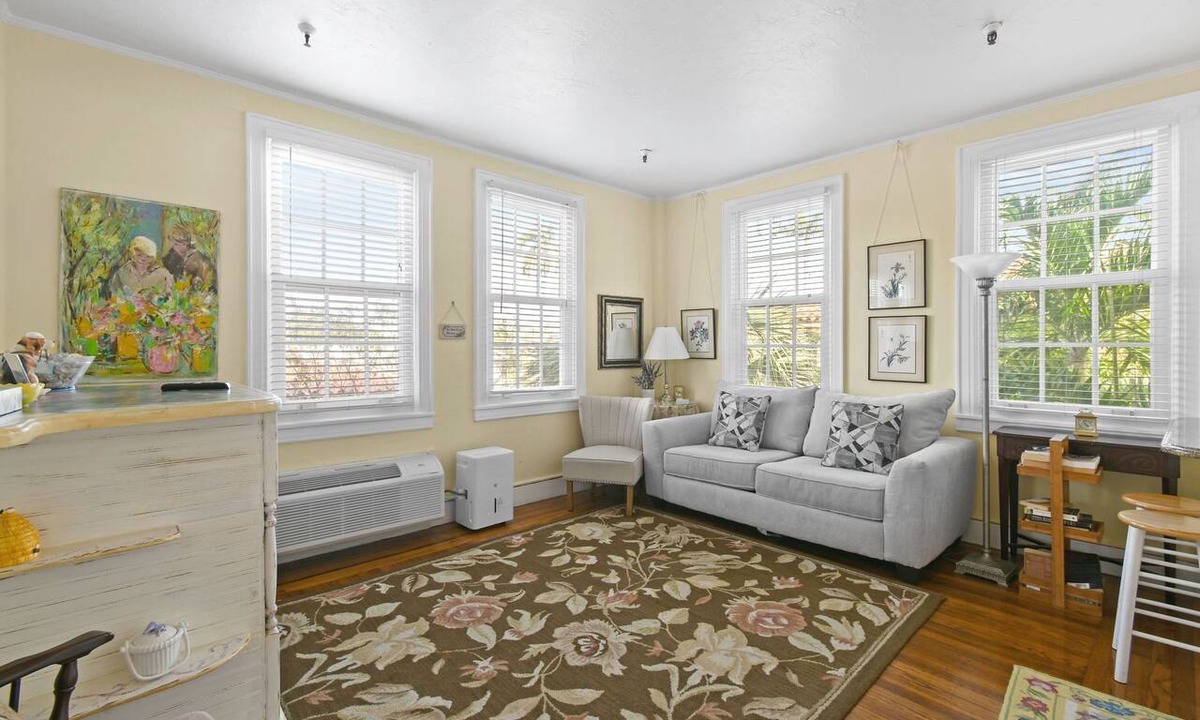 Palm Beach Condo | FIFA TRAINPool/Valet/StepsToBeachDine/Provence 1br