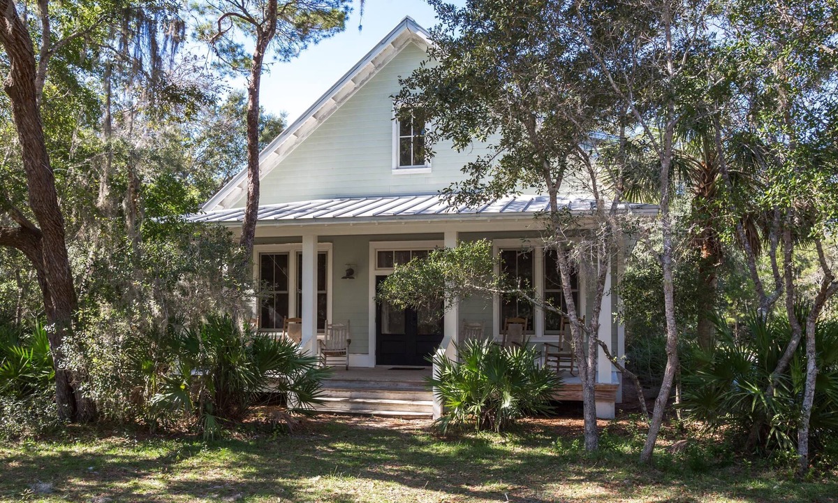 Apalachicola House | Find Tranquility at Rivercrest!
