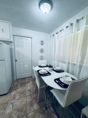 Hialeah House | Flamenco 2 bedroom 1 Bath Cozy Home up to 5