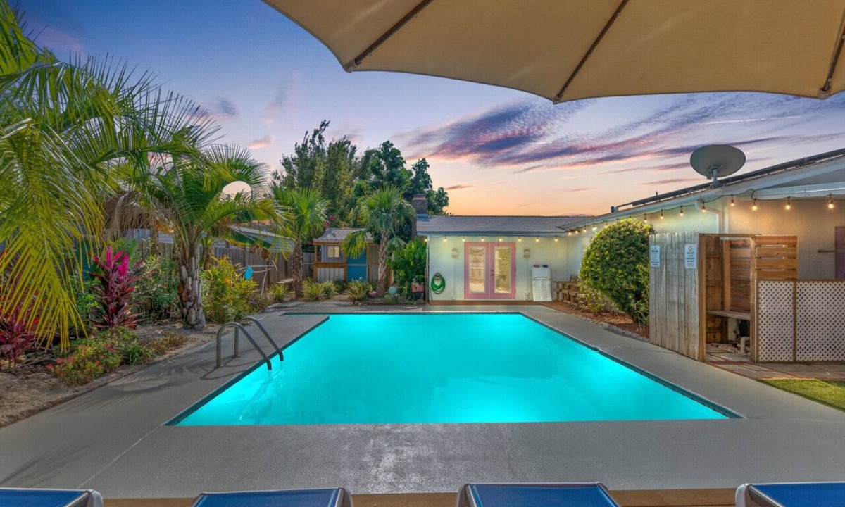 Upper Grand Lagoon House | Flirty Flamingo ~ Heated Pool, Game Room & Poolside Casita Retreat