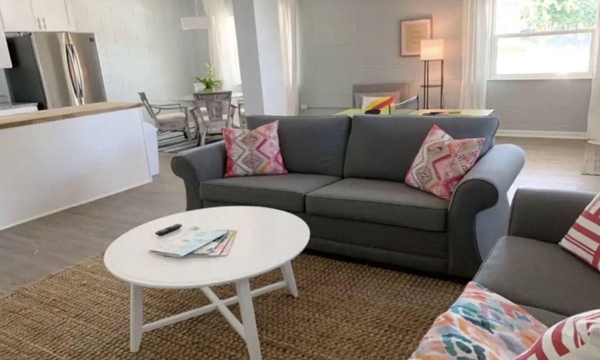Hollywood Beach House | Florida Beach Cottage 3 minute walk to the beach!
