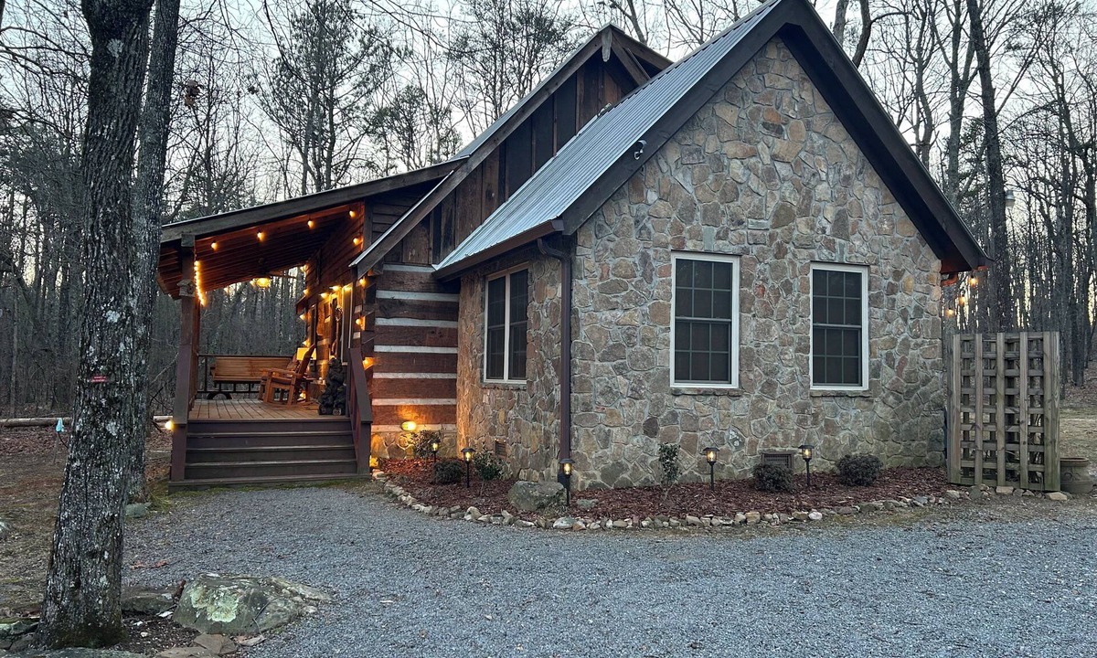 Mentone Cabin | Fox Den: Well appointed cabin, near Desoto State Park, hot tub, sleeps 2-6