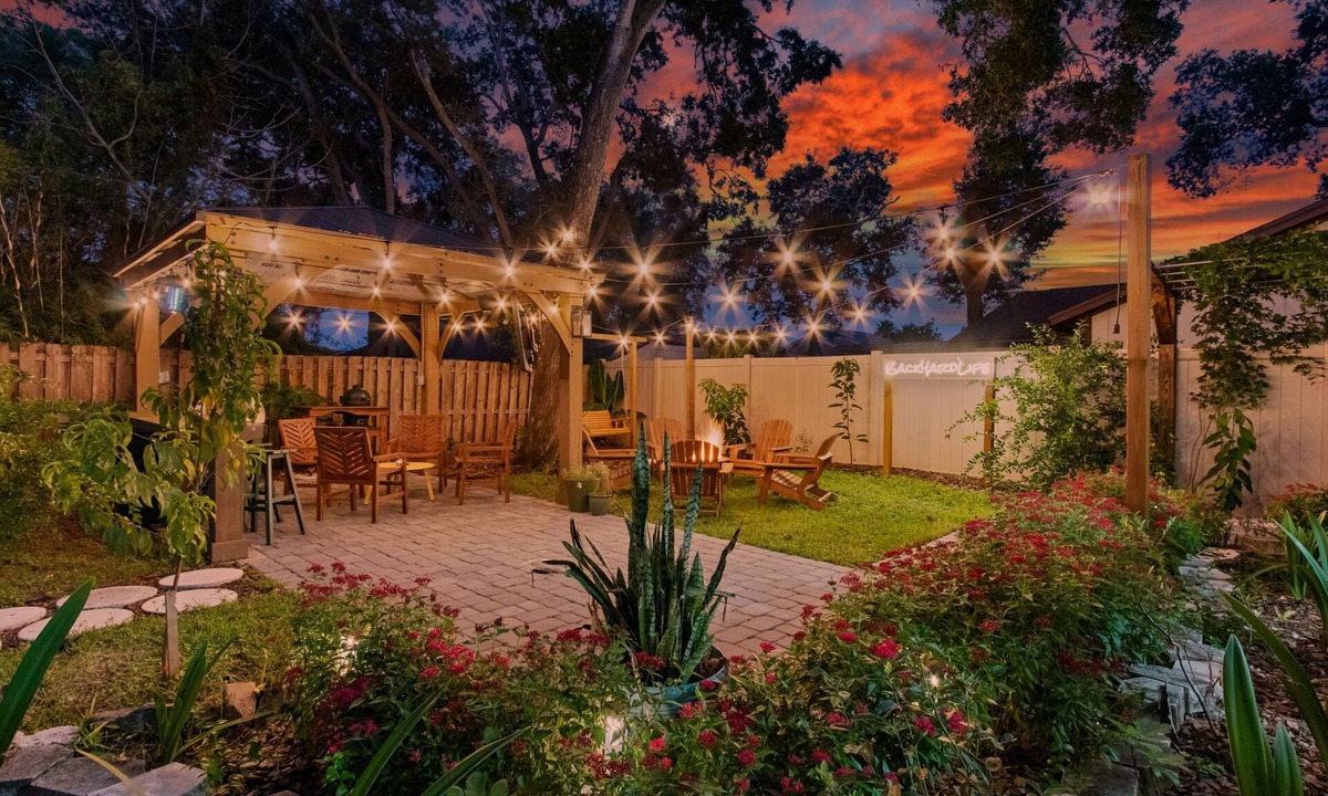 Isle of Palms House | Fox Hollow, 4BR Retreat Fruit Forest Outdoor Gym Fire Pit Pizza Ove