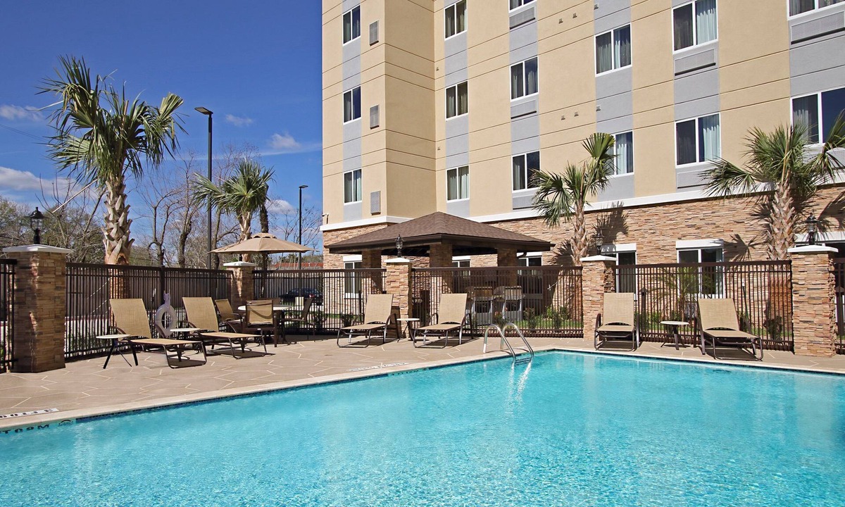 Braeswood Place Apartment | Free Breakfast + 24 Hour Fitness Center + Outdoor Pool | Close to Houston Medical Center