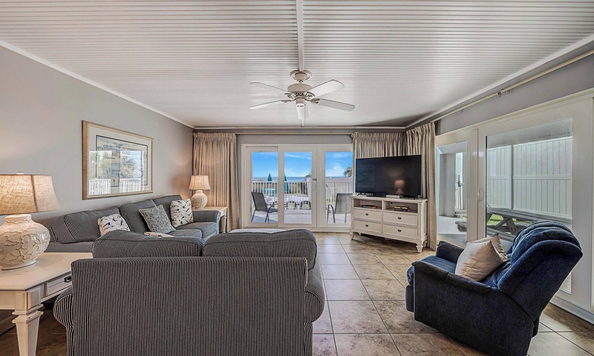 Holiday Beach Condo | FREE Golf! Mariner West 101 Corner Unit, Walk-in Shower, Heated Pool, Grills!