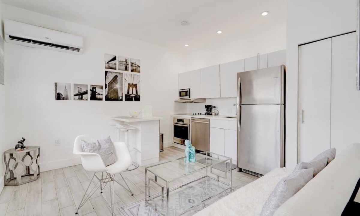 Westchester Apartment | Free parking! Apt for 2 ppl with Wifi and Patio