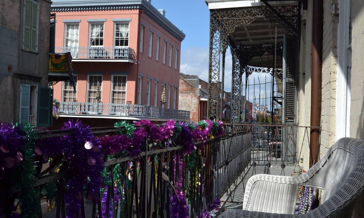 French Quarter Condo | French Quarter balcony condo in best spot!