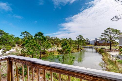 Audubon Place House | Friendly Duplex with Full Kitchen Central AC Washer Dryer & High-Speed WiFi