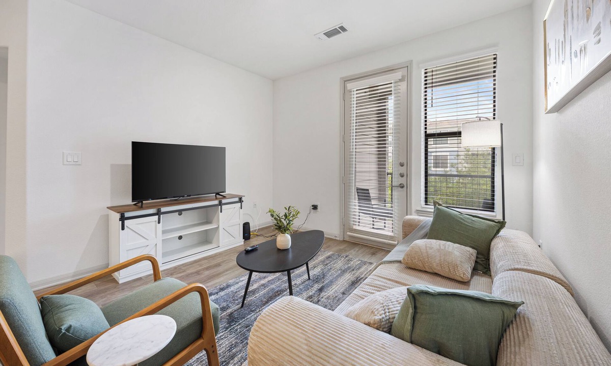 Frisco Apartment | Frisco Getaway with Pool, Gym & Free Parking