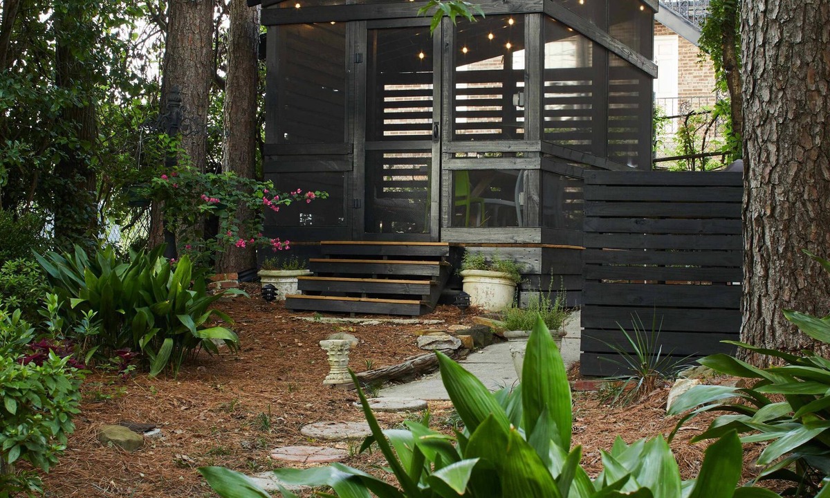 Crestline Heights Apartment | Frontporch Edenbrae - Overlooking Lush Gardens