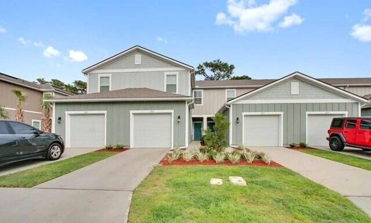 Baymeadows House | Furnished 3BR Townhome in Baymeadows