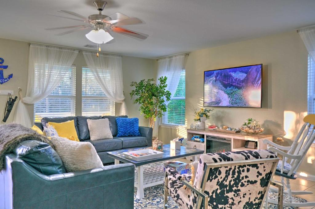 El Lago House | ‘Galloping Seahorse’ Seabrook Home ~ 4 Mi to NASA!