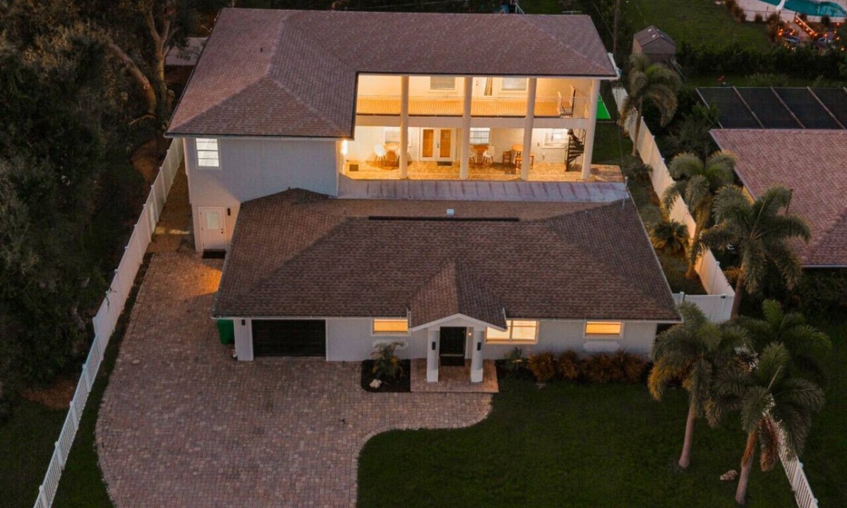 Port Charlotte House | Game-Day Mansion | Pickleball, Arcade, Pool