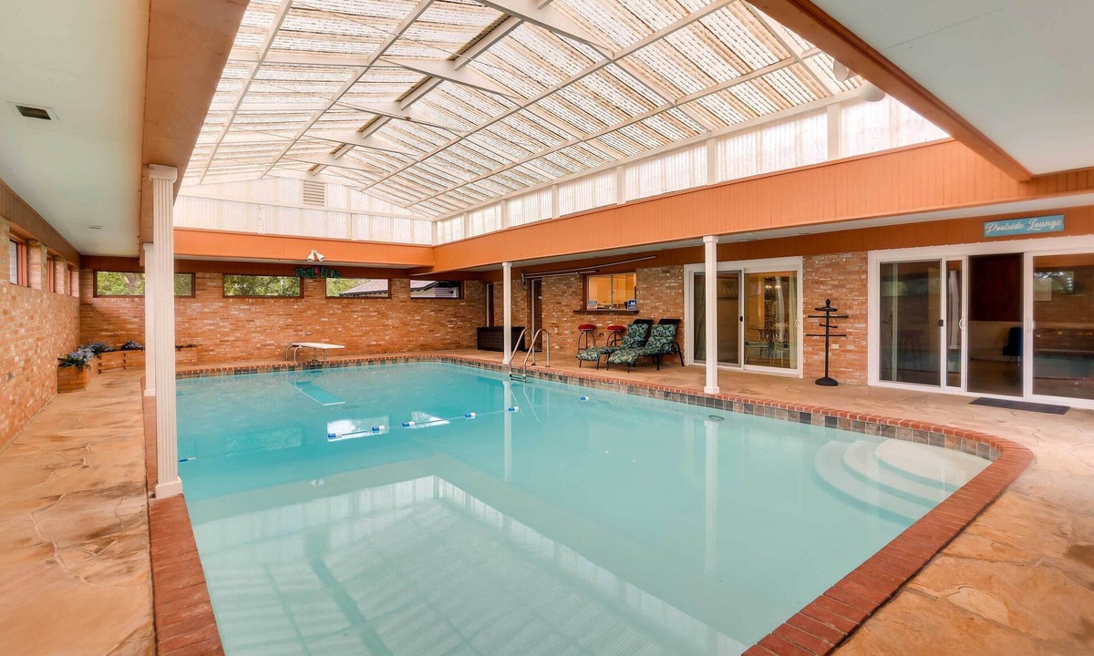 Hitchcock House | Game Room! Group Getaway 16 Mi to Galveston