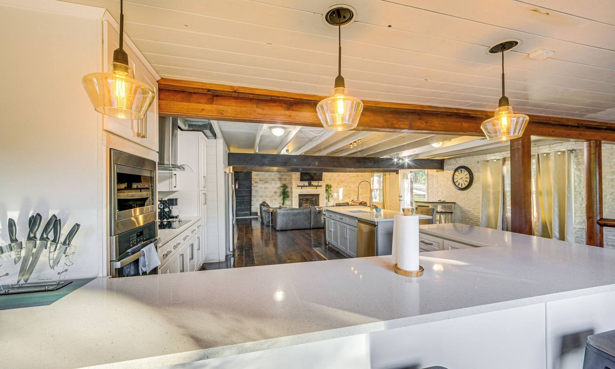 Streetman Cottage | Game Room, Trails! 30-acre Lakefront Streetman Gem