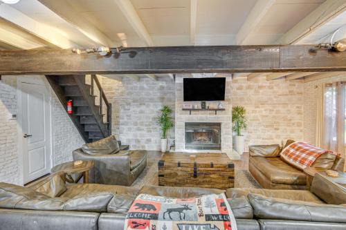 Streetman House | Game Room, Trails! 30-Acre Lakefront Streetman Gem