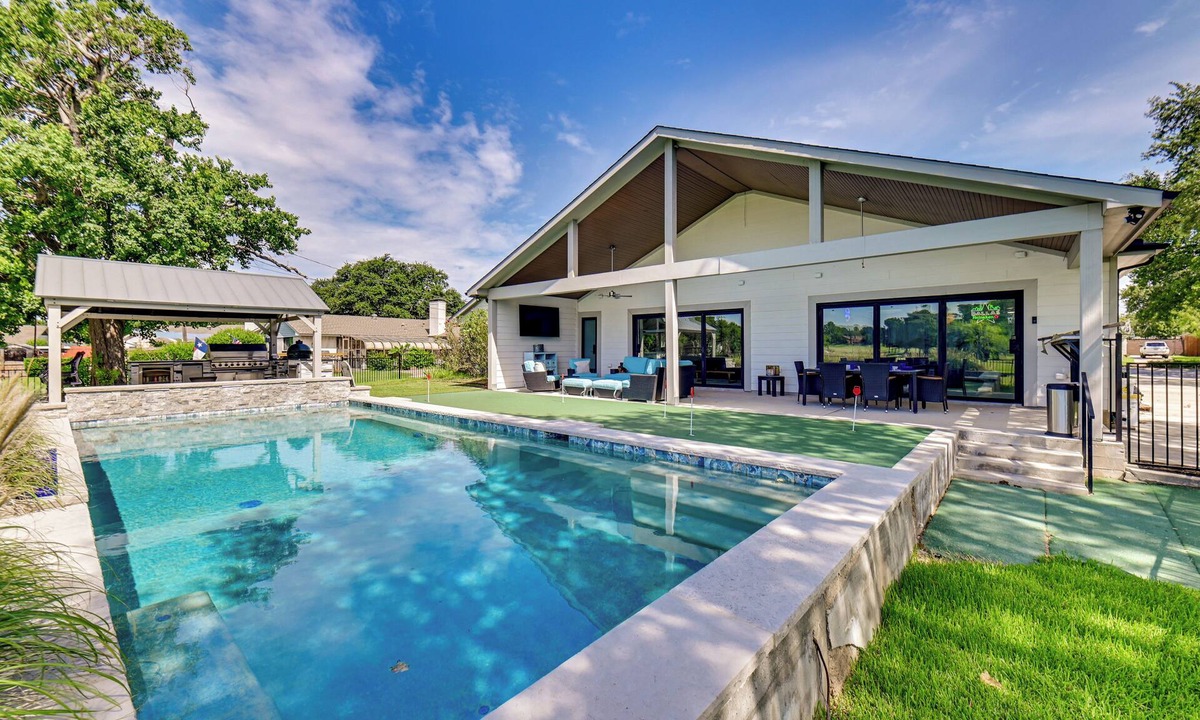Farmers Branch House | Getaway Near Dallas w/Retro-Style Game Room!