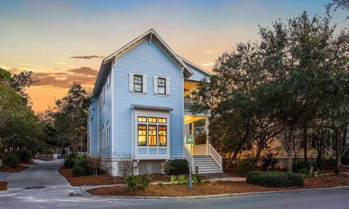 Cottage District House | Getaway This Fall to Oh Happy Day - Cottage District! Ping Pong Table!