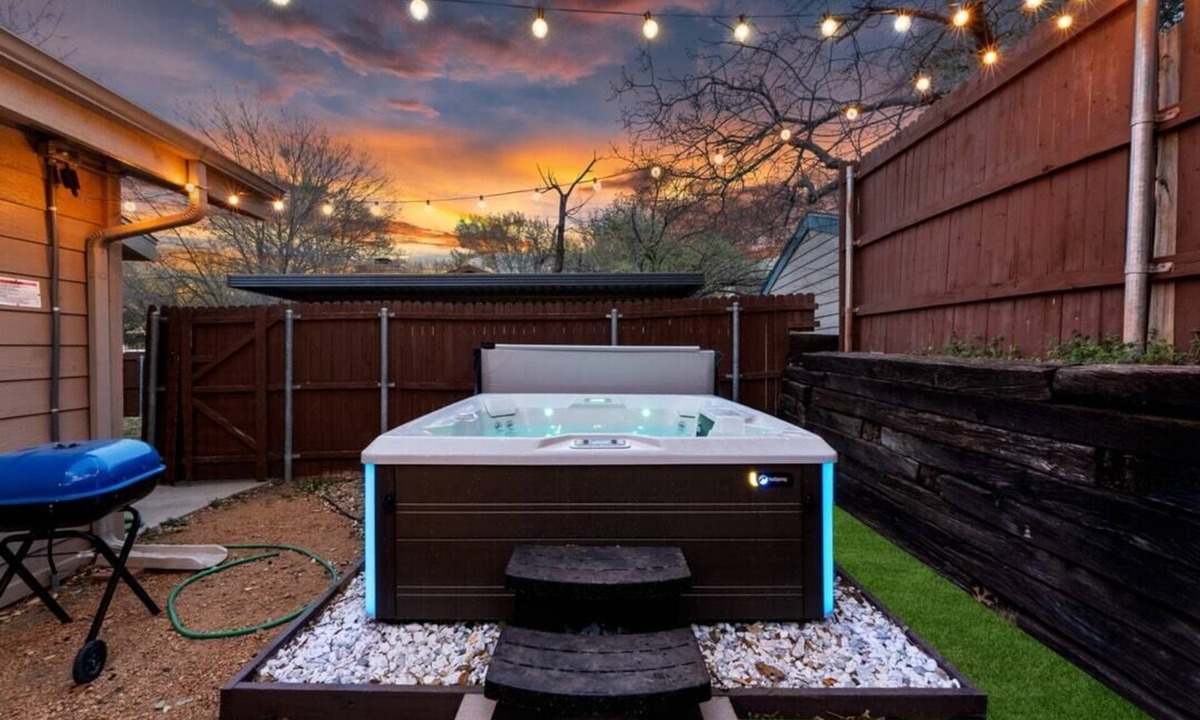 Lewisville House | Gig Speed Internet, Private Hot Tub, near DFW and major highways
