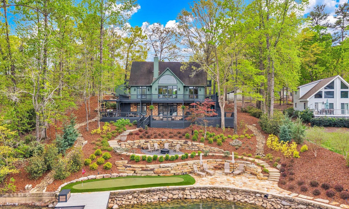 Eclectic House | Gigi’s Lakehouse - 5BR, 3.5BA - King & Twin Beds - Perfect for Families & Groups