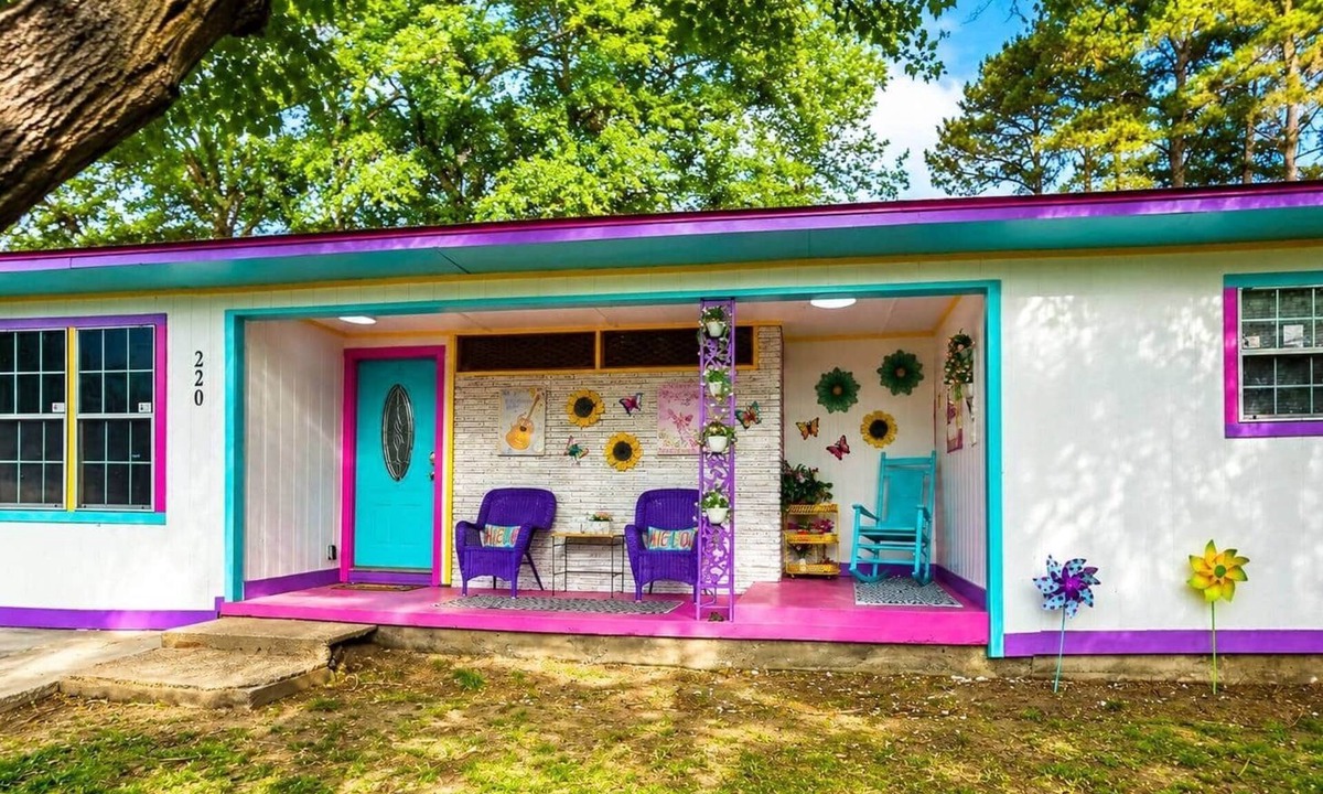 Lone Star House | Girls Just Wanna Have Fun