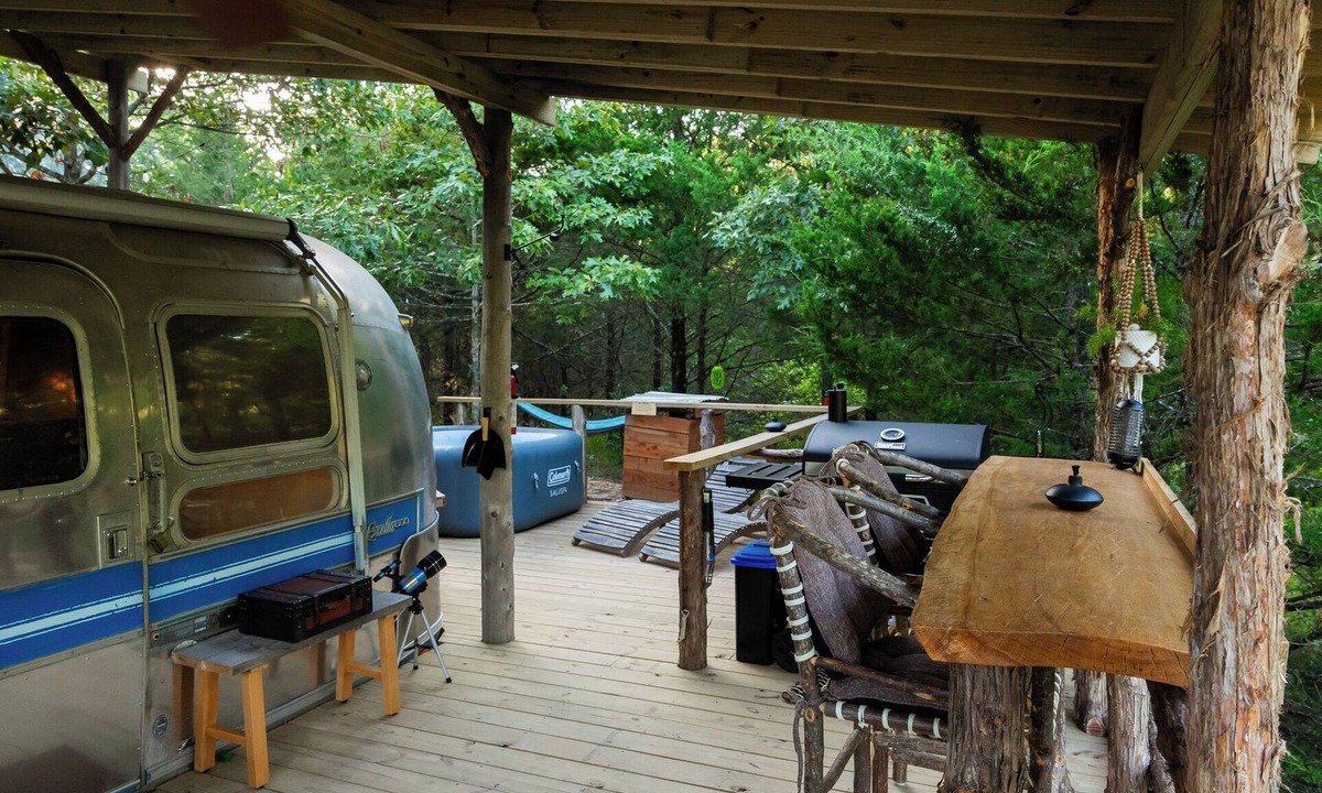 Honey Grove Apartment | Glamping in a remodeled Airstream in the Woods
