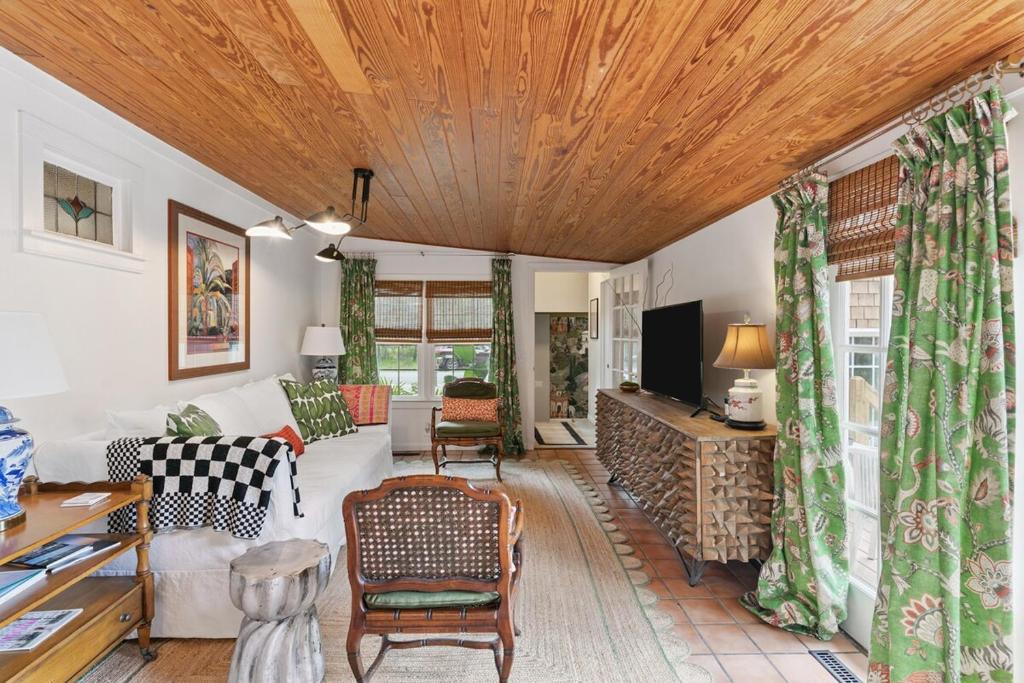 Saint Simons Heights House | Golden Hour Cottage - Luxury St Simons Island Vacation Rental