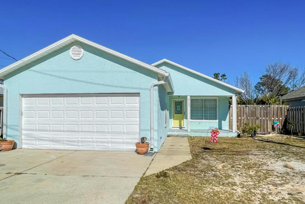 Holiday Beach House | Good Day Sunshine