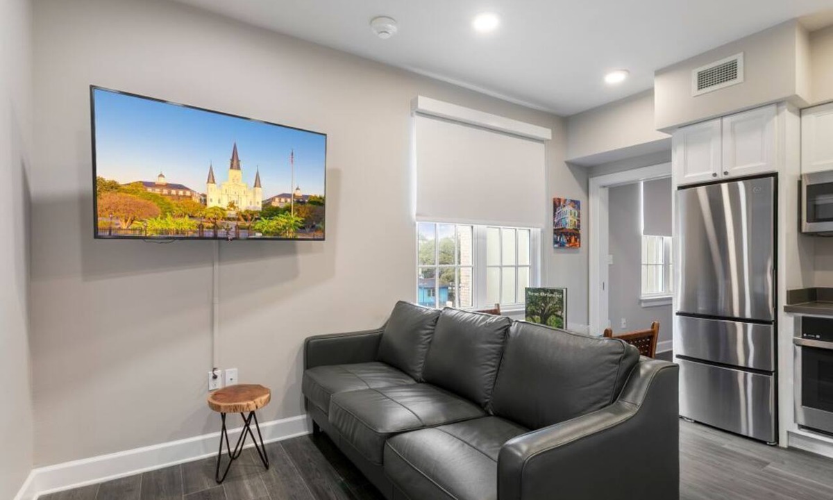 New Orleans Hotel | Gorgeous 2BR Suite in the Heart of New Orleans