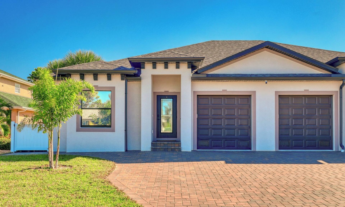 Pebble Beach House | Gorgeous 3-bedroom house with beautiful view on the canal in Rotonda West FL