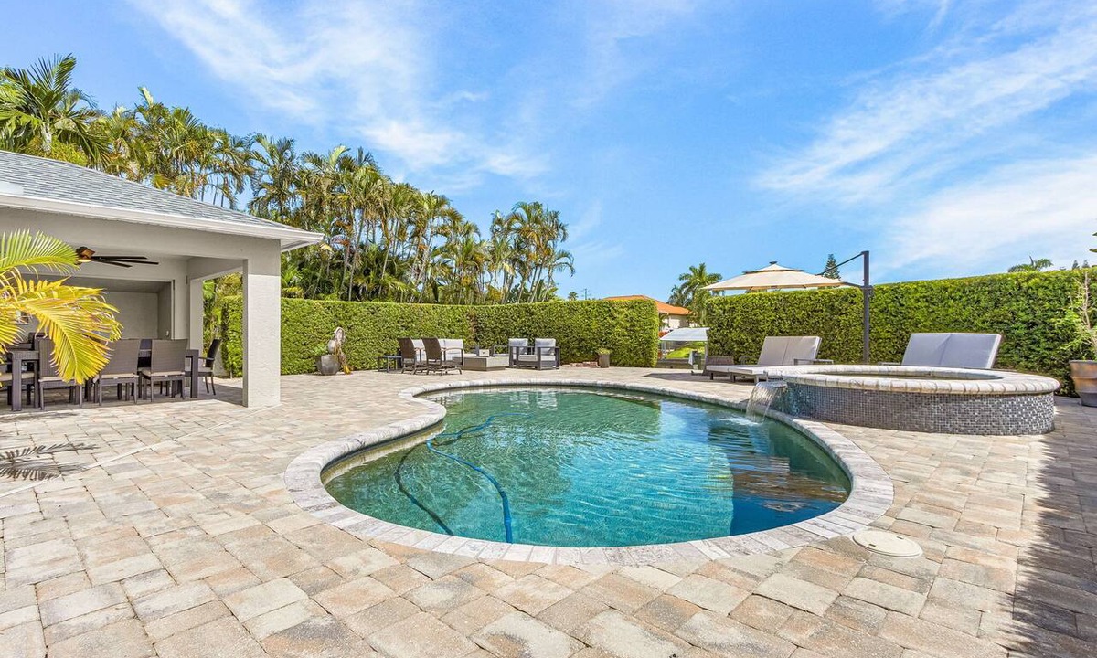 Fort Myers House | Gorgeous 4 Bedroom Waterfront Home with Private Pool/Spa and Large Kitchen