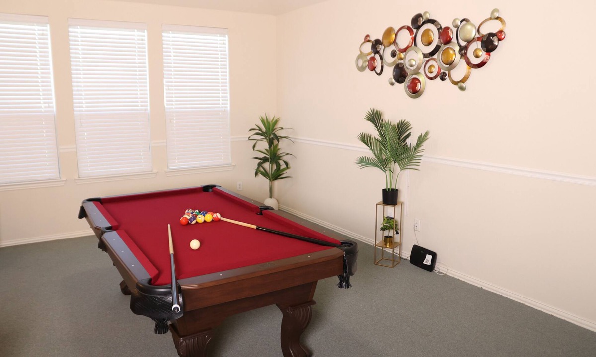 Wylie Villa | Gorgeous 5-bedroom villa with AC in friendly Wylie