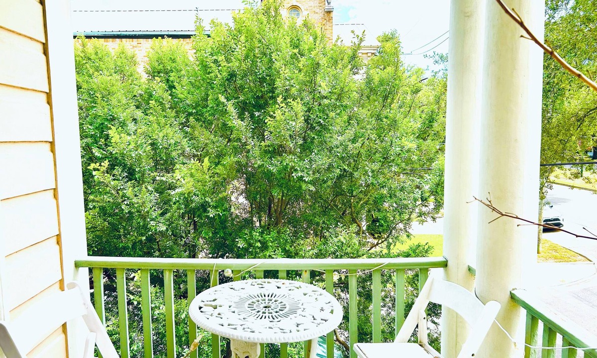 Metairie House | GORGEOUS 6BR/3BA/Sleeps 13 HISTORIC, STREETCAR, FRENCH QUARTER, DOLLHOUSE!