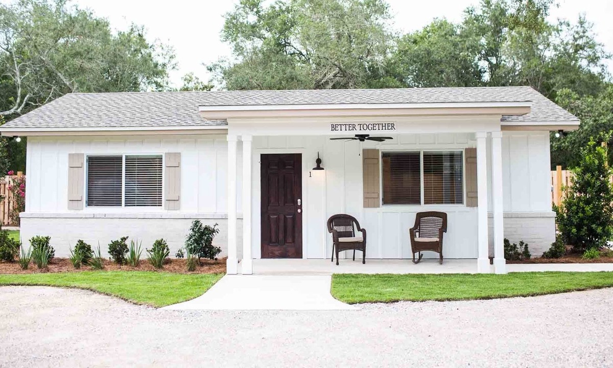 Destin House | Gorgeous Home by the Bay | Short Drive to Beach | Walk to Area Attractions!