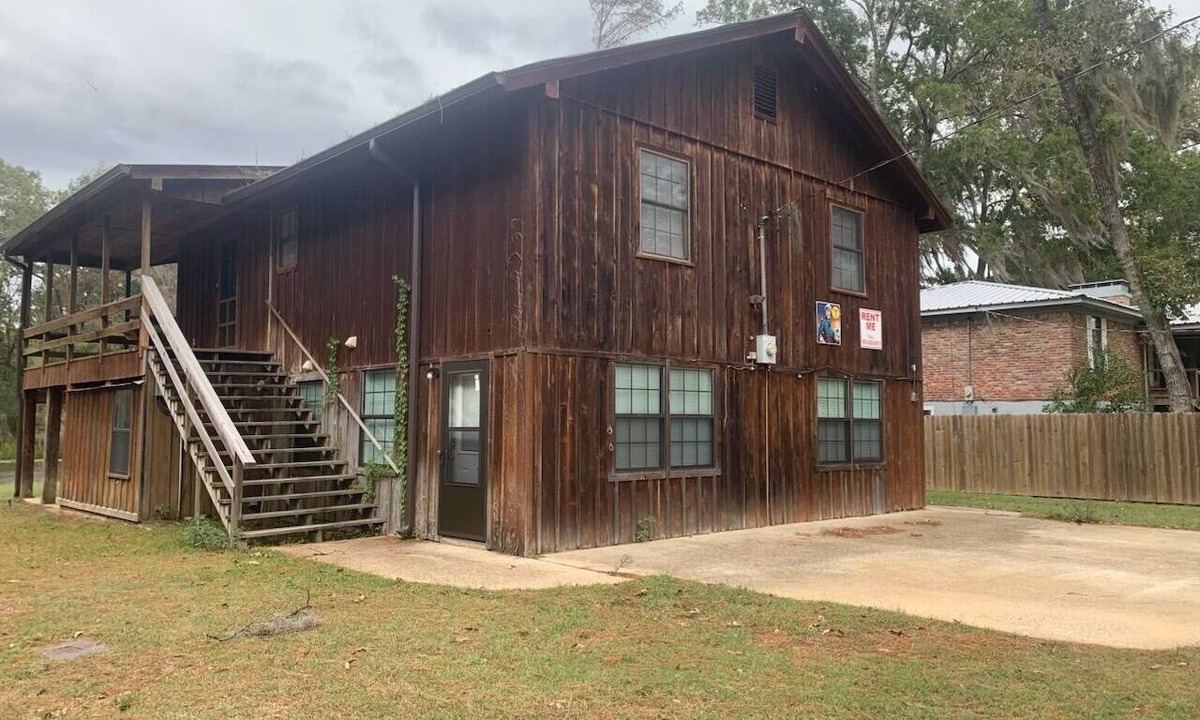 Jefferson House | Gorgeous house on the river at Caddo Lake that sleeps up to 9 guests