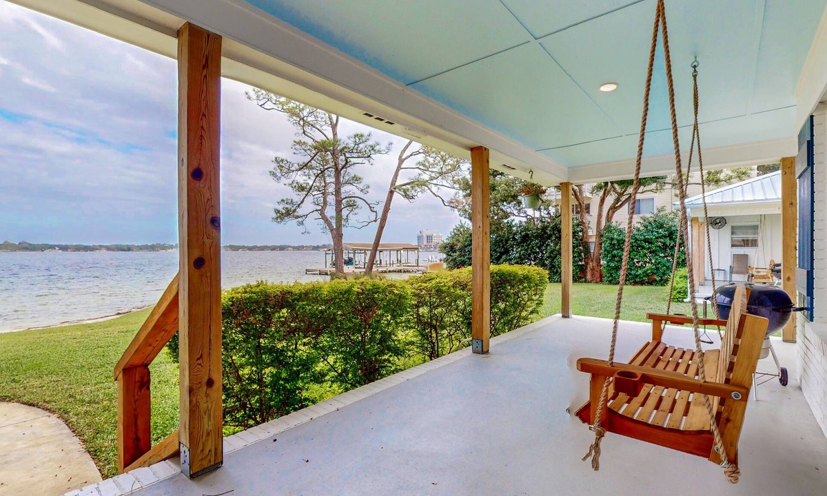 Fort Walton Beach House | Gorgeous waterfront coastal cottage with dock, Wifi, & private washer/dryer
