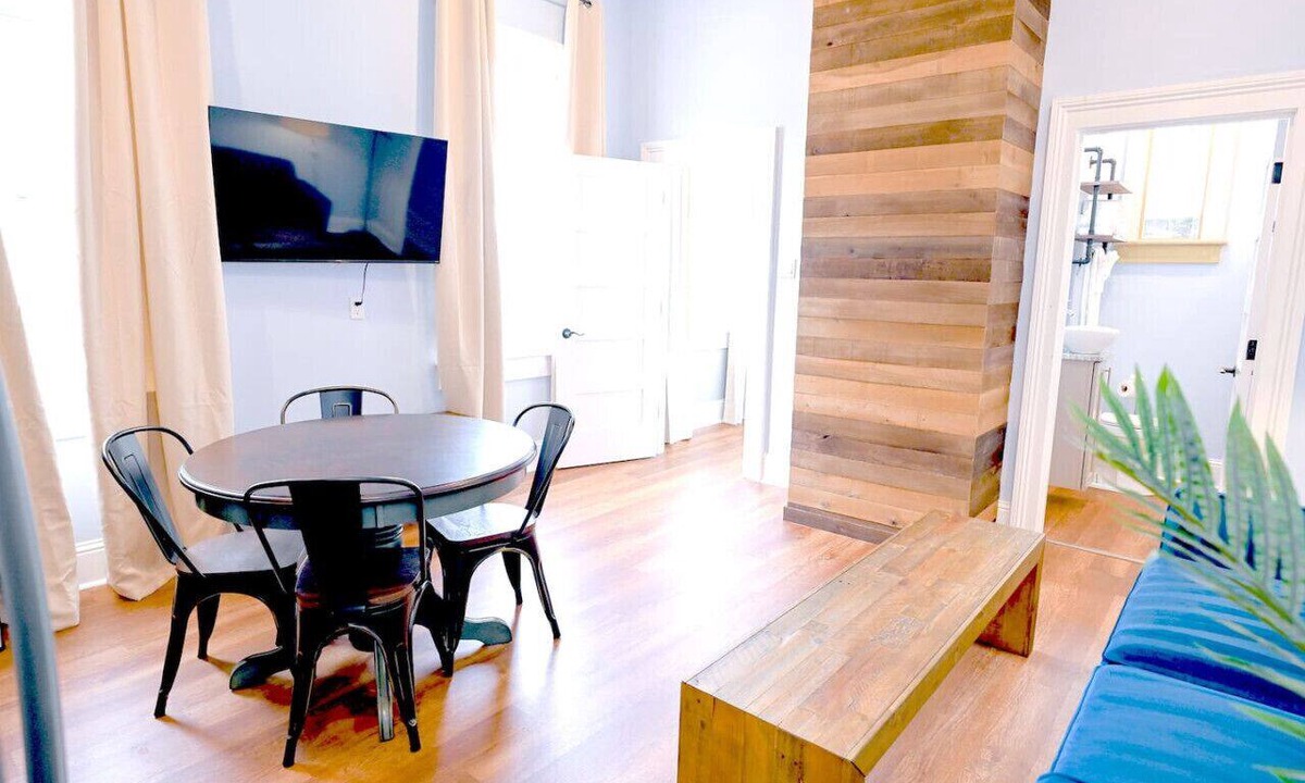 Treme Apartment | Governors Apartment - 2 bedroom - Steps to FQ