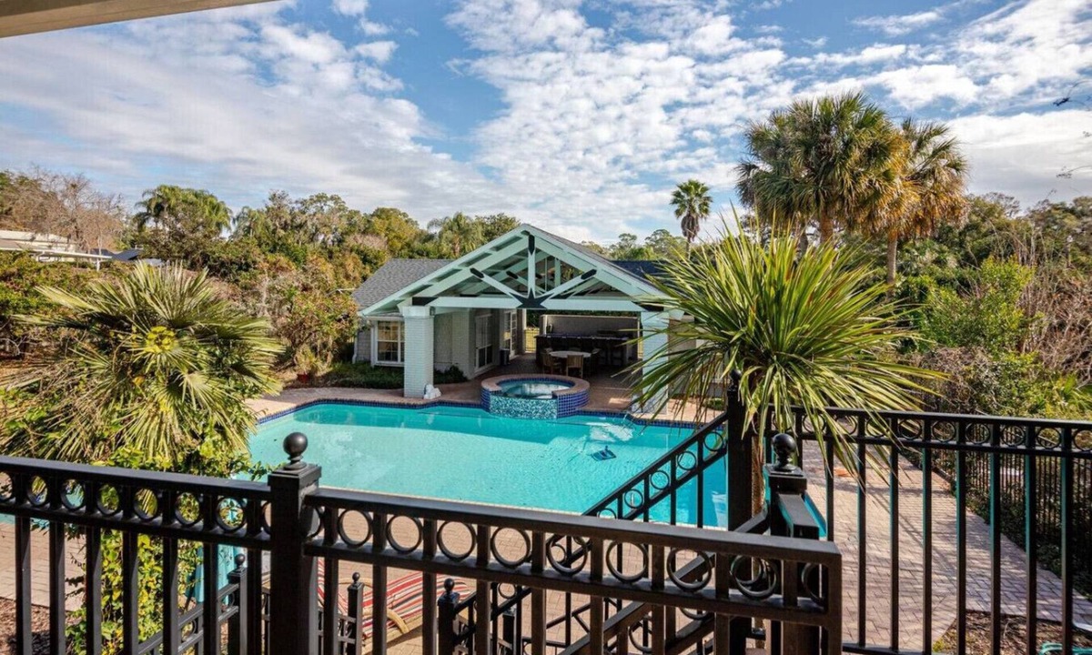 Historic District House | Grand 1920s Estate | Pool, Spa & Gym | Sleeps 16