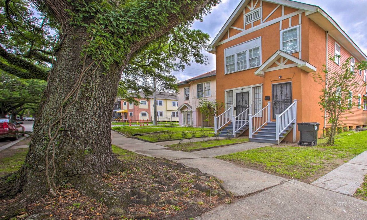 Broadmoor Apartment | Great for Couples! NOLA Apt 3 Mi to Bourbon St