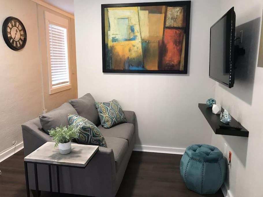 Downtown Apartment | Great location 1/2 block from Duval St - No parking