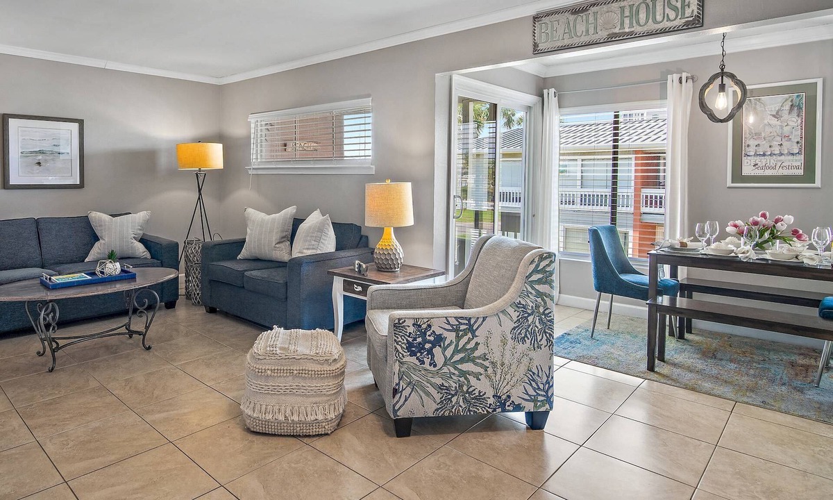 Destin Condo | Great Location! Family Friendly, 3 Pools, Lake, Tennis, Free Activities & Walk to Restaurants/Shops