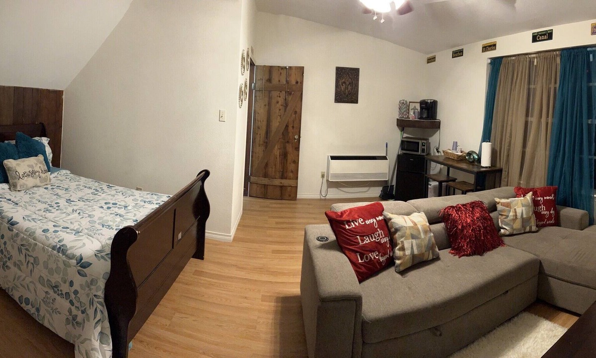 Chalmette Apartment | GREAT STUDIO SUITE...above garage suite over looking pool