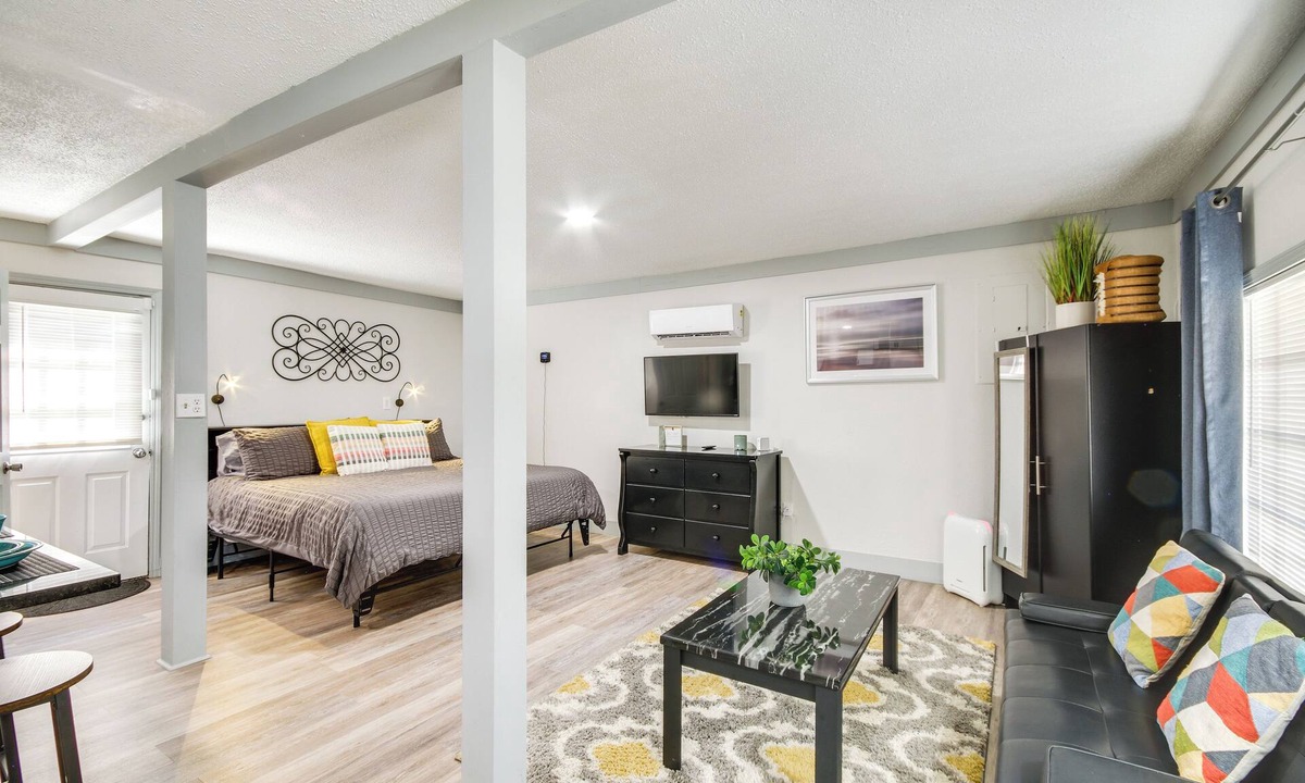 Greenwood Apartment | Greenwood Studio Cottage < 1 Mi to Downtown!