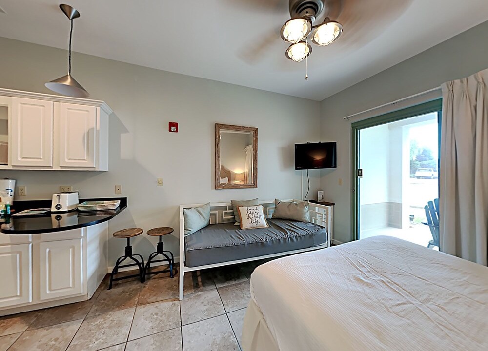 Rosemary Beach Condo | Ground Floor Studio Rental in Seacrest Beach – Pool & Easy Beach Access!