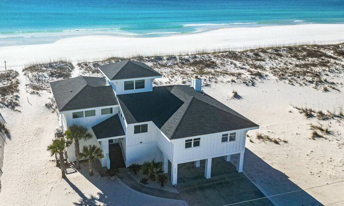 Villa Segunda House | Gulf-Front Luxury Estate | Sleeps 20 | Direct Beach Access